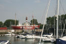 Jachthaven Royal Belgian Sailing Club i Zeebrugge med fyrskibet West Hinder. Fyrskibet er indrettet som museum.