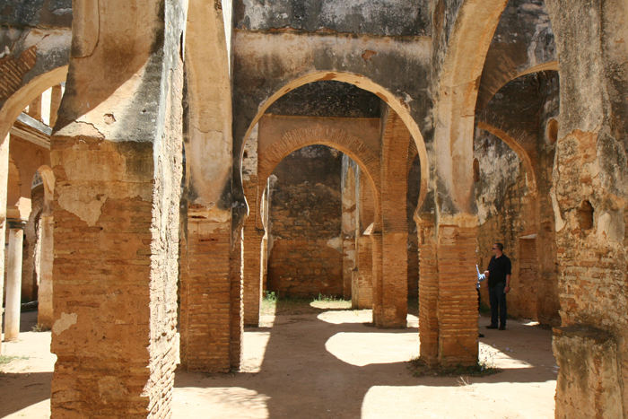 Ruinerne af moskeen i Chella i Rabat. Den blev oprindelig grundlagt af Merinid Sultan, Abi I-Hassan. Må gerne besøges af ikke muslimer.