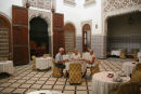 Frokosten blev indtaget på en restaurant i Riad Dar Timtam, der er indrettet i en rigtig flot gammel bygning. 