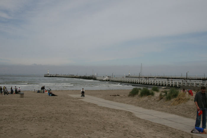 Næste havn på turen blev Nieuwpoort, hvis havneindløb er beskyttet af to meget store træmoler, der går langt ud i havet. 