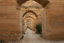 I forbindelse med Heri el Souani i Meknes findes der nogle enorme stalde til heste. Staldene kunne rumme flere tusinde heste og deres ryttere. 