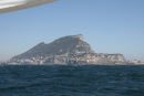 Den imponerende Gibraltarklippe anduves fra syd i frisk vind. 
