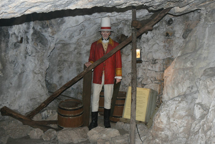 Vi besøgte også de gamle tunneller – Great Siege Tunnel, hvor der var lavet forskellige udstillinger, så man kunne se, hvordan de havde lavet dem.