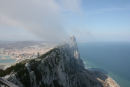 Toppen af Gibraltarklippen, som meget af tiden var indhyllet i en sky. Det var vandampene, der blev fortættet, når de blev presset op over klippen.
