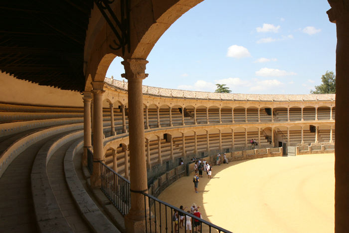 Palaza de Toros de Ronda er stadig i brug. Vi ville godt have været til tyrefægtning. Men de havde haft den sidste forestilling i år - det må blive en anden gang. 