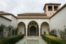 Alcazaba i Málaga havde sin storhedstid omkring 1060 og var ikke kun en fæstning, men også et slot med svalende skygge i patioerne. Her Patio de la Alberca – pool. 