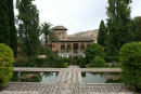 Palacio del Partal. Et tårn med pavillon og en søjlehal med buer er alt, hvad der er tilbage af Palacio del Partal, Alhambras ældste palads.