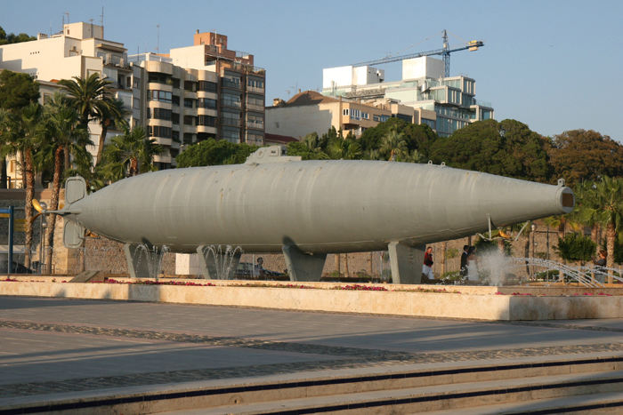 Prototypen af en ubåd på havnen i Cartagena. Den er tegnet af Isaac Peral i 1888. Det siges, at den har foretaget en længere tur over land end i havet.
