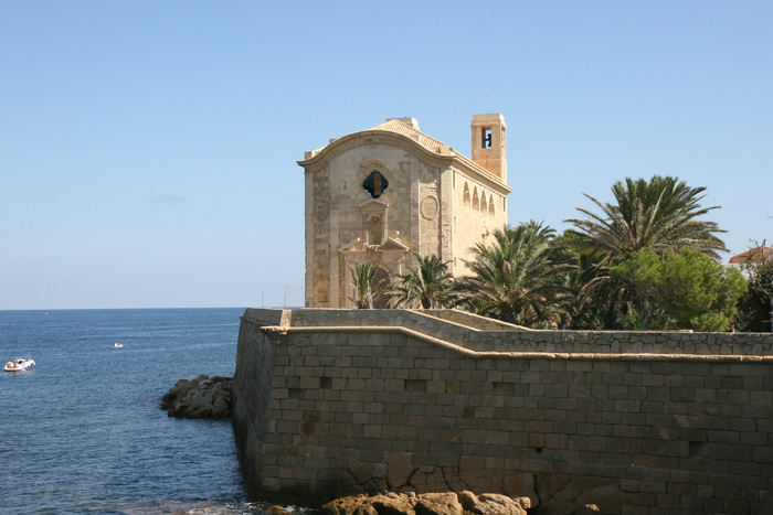 De byggede også en kirke inden for murene i fæstningen på Isla Tabarca. Den så imponerende ud; men var lukket på grund af omfattende restaureringsarbejde. 