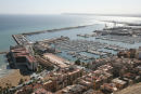Udsigten oppe fra borgen Santa Barbara ned over de to marinaer i Alicante. Vi lå i den nærmeste marina. Marinaen var godt beskyttet af lange moler. 