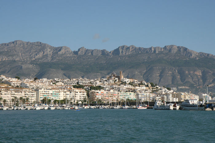 Vi forlader her Altea, som ligger rigtig smukt. På toppen af en klippe midt i den gamle bydel ses den flotte gamle kirke.
