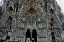 La Sagrada Familia’s østfacade kaldet: ”Fachada del Nacimiento” - fødsels-facaden var færdig i 1929. De er i gang med at renovere den, mens der bygges videre på resten af kirken. 