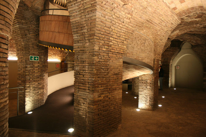 Güell Palace tegnet af Antoni Gaudi for Eusebi Gûell og bygget i årene 1846-1918. Det var desværre under renovering, så vi kunne kun få adgang til underste etage.