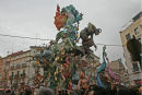 Der gives præmie for bedste skulptur. Her ”Rumbo al Paraiso” , der vandt i 2010. Oprindelig holdt man festen for at fejre håndværkernes skytshelgen Sankt Josef, ved at afbrænde affald i gaderne.   