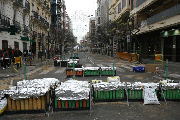 Fallas i Valencia skulle være den mest støjende fest i Spanien, og vi tror dem gerne. Her er der rigget til med diverse raketter og bomber, der affyres i forbindelse med afbrændingen om aftenen.