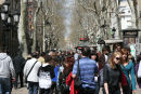 Der var ofte trængsel på Ramblaen. Da vi ankom til Barcelona før påske, var træerne kun lige begyndt at springe ud; men der skete meget hver dag og de var lysegrønne, inden vi forlod byen.