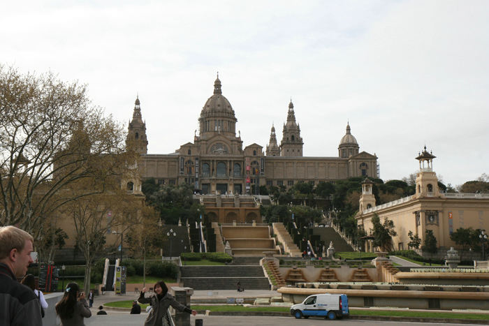 Placa d’Espanya med Museu Nacional dÁrt de Catalunya i baggrunden. I forgrunden det flotte springvand (der desværre ikke var i gang), alt bygget i forbindelse med verdensudstillingen 1929. 