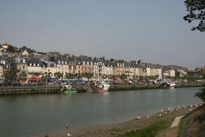 Fra Honfleur gik turen til Trouville/Deauville. Her et billede af Trouville, der ligger på østbredden af floden La Touqes.