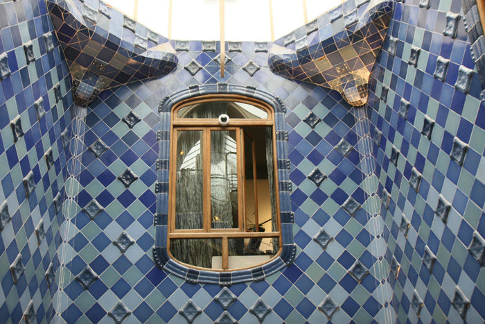 En af ventilationsskaktene i Casa Batlló, som også gav dagslys til de forskellige rum inde midt i huset.  