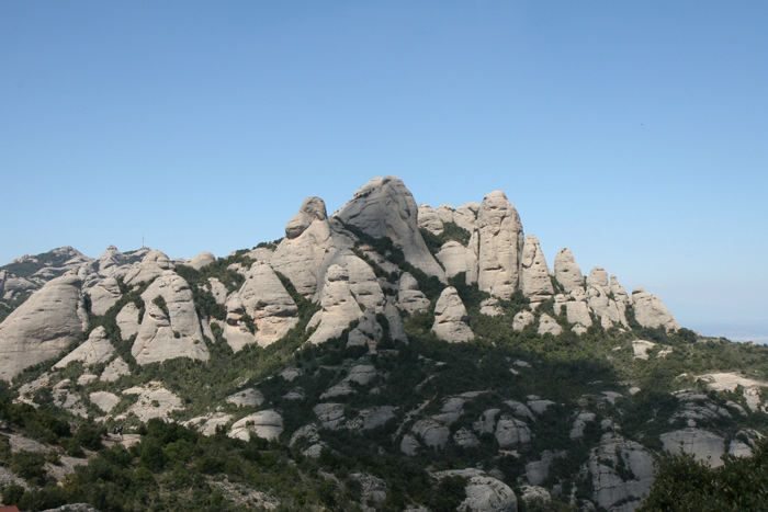 Vi tog kabelbanen op til Sant Joan, en bjergtinde lige bag Monestir de Montserrat, hvorfra der var en fantastisk udsigt til de omkringliggende bjergtoppe. Et rigtig flot område. 