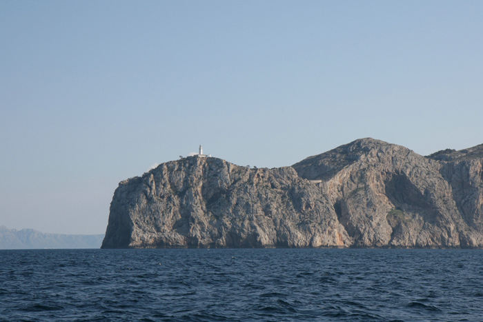 Turen fra Barcelona til Mallorca gik nord om øen til Alcudiamar. Her passeres Cap de Formentor, det nordøstlige hjørne af Mallorca - en imponerende klippekyst.