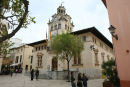 I gåafstand fra Alcudiamar ligger den gamle by Alcudia med en meget velbevaret bymidte inden for de gamle mure. Her Ayuntamiento – rådhuset inde midt i byen.  