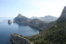Vi lejede bil på Mallorca og kørte rundt på øen. Her klipperne på nordkysten, set oppe fra Mirador des Colomer, tæt på Cap de Formentor.