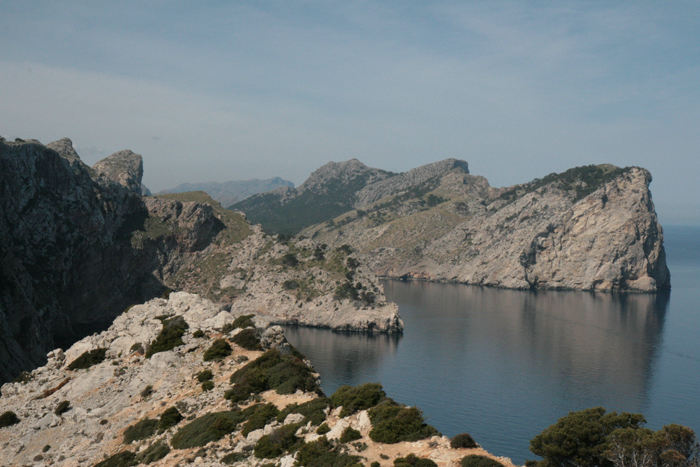 Cap de Catalunya på nordkysten af Mallorca set ude fra fyrtårnet på Cap de Formentor.