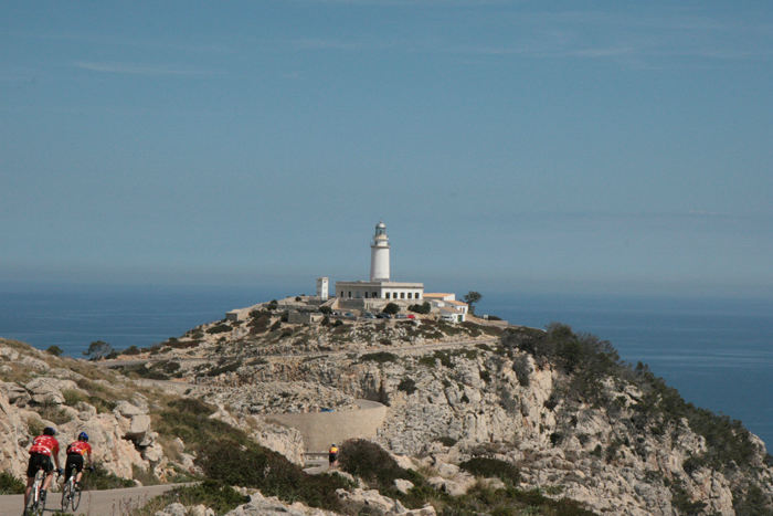 Fyrtårnet ude på Cap de Formentor, Mallorcas nordøstligste punkt. Det var lidt af en bjergvej, der førte ud til fyret.   