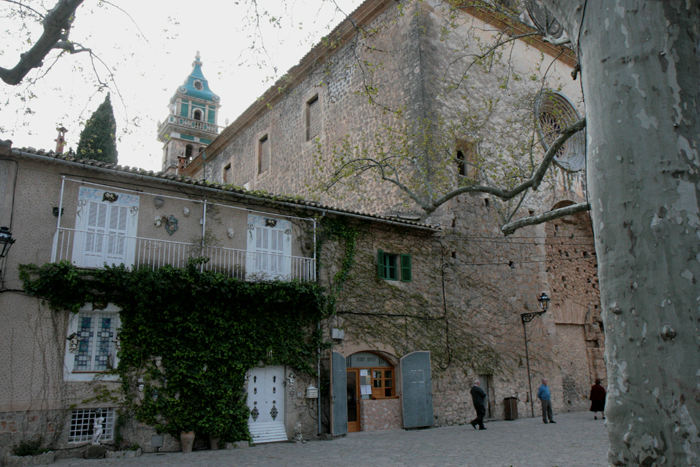 Det blev også til et besøg i den højest liggende by på Mallorca, Valldemossa, som er kendt for sit kloster, hvor Chopin og George Sand opholdt sig i vinteren 1838-39. 