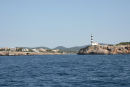 På turen fra Porto Cristo til Palma passerede vi en del af de flotte calaer (fjorde/naturhavne) langs østkysten af Mallorca. Her passeres indsejlingen til Porto Colom.