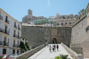 Den gamle vindebro og port Portal des ses Taules, en af de to porte, der fører ind til D’Alt Vila i Ibiza by. D’Alt Vila er bygget af maurerne og er udnævnt til nationalt monument.