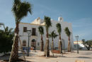 Fæstningskirken i Sant Francesc Xavier, hovedbyen på Formentera, er fra 1700-tallet. Kirken er bygget uden vinduer for at give mest beskyttelse. 