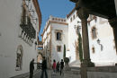 Placa de l’Ajuntament i Sitges, med de flotte gamle bygninger. De er bl.a. indrettet til museum.