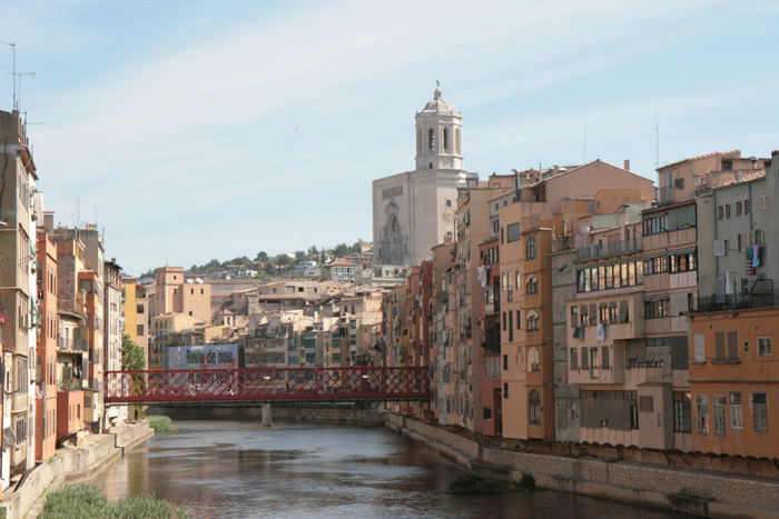 Den gamle bydel i Girona med de pastelfarvede huse, der er bygget helt ud til Riu Onyar. Girona har en rigtig flot gammel bymidte.