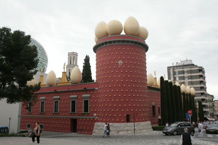 En meget speciel udsmykning på Teatre-Museu Dali i Figueres. Museet er indrettet i et gammelt teater og blev åbnet i 1974. 