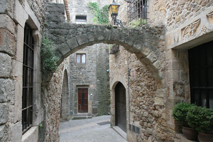 Parti fra den gamle bymidte i Pals. Her et parti fra Ptge Casa Rufina, en sidegade til Carrer Major.