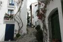 Man skal ikke være gangbesværet, hvis man vil bo i den gamle bydel i Cadaqués. Gaderne er meget stejle, smalle og ujævne, men hyggelige.