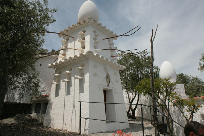 Casa-Museu Salvador Dali, hvor Dali boede indtil sin død i 1989, var udvidet flere gange og bestod til sidst af 7 små huse, som han havde købt efterhånden. Her et specielt hus fra haven. 