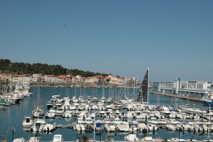 Marinaen i Port-Vendres med fiskerihavnen og den gamle havnefront i baggrunden. Port-Vendres var vores første havn i Sydfrankrig.