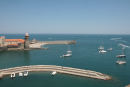 Udsigten fra Château Royal i Collioure ud over havnen. Der er ingen egentlig havn, det er nærmest en ankerbugt. Til venstre Église Notre Dame des Voile med det arabiske klokketårn. 