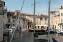Det er ikke uden grund, at Martigues bliver kaldt for Venise de Provence (Provence’s Venedig). De pastelfarvede huse ligger ud til kanalerne. 