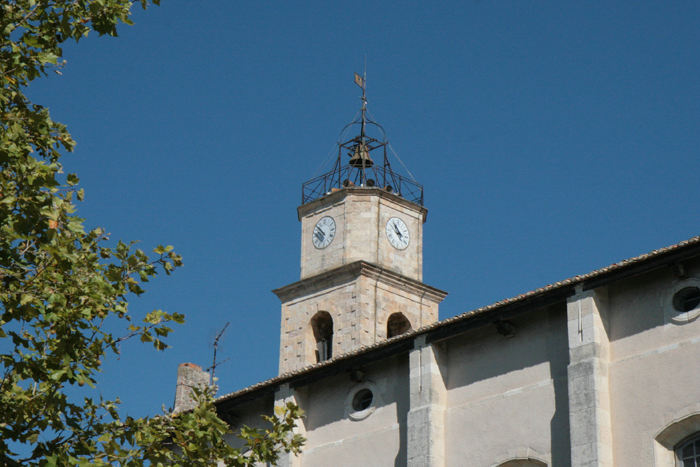 Tårnet på La Madeleine kirken i Martigues og de fleste andre kirker i området, er øverst oppe bygget af jern, for at mindske vindpåvirkningen fra Mistralen.