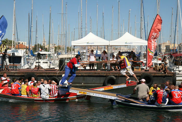 Da vi var i Martigues i juni, havde de lokale mesterskaber i joutes (lansekamp). Da vi kom tilbage i august, afholdt de ”Finale du Championnat de France” - lidt mere seriøst.