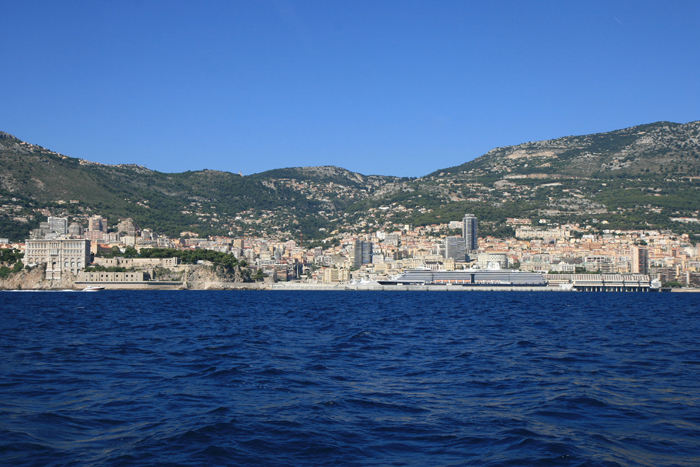 På turen fra Saint-Laurant du Var til Menton passerede vi Monaco med dens mange højhuse og tætte bebyggelse. Til venstre ses Musée Océanographique.  