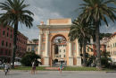 Piazza di Spagna med en af de mange porte, der fandtes i Finalmarina, en del af Finale Ligure.