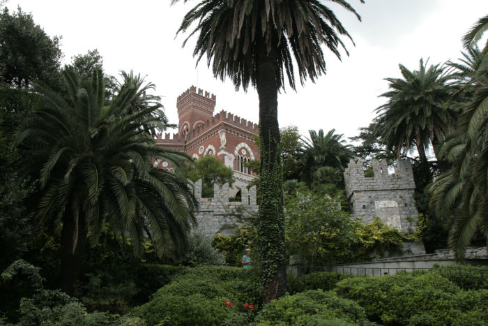 Castello D’Albertis, som i sin tid er bygget af Enrico Alberto d’Albertis, en kaptajn, der har rejst verden rundt og samlet utroligt mange ting. 
