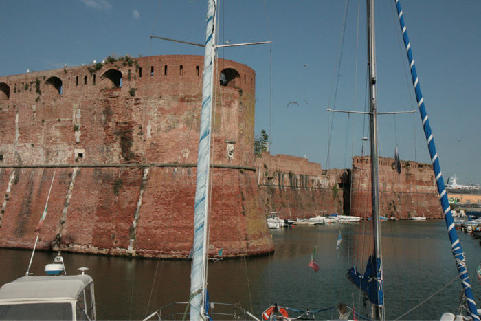 Fortezza Vecchia (det gamle fort) ved indsejlingen til den gamle havn i Livorno. Den gamle havn var kun for lokale både.