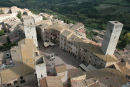 Et kik ned på Piazza della Cisterna i San Gimignano fra byens højeste tårn Torra Grossa.