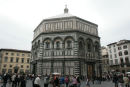 Battistero San Giovanni, dåbskapellet i Firenze, er det ældste bygningsværk på Piazza San Giovanni; det stod færdigt i 1128.  